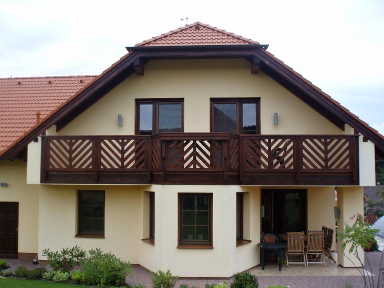 dřevěný balkón