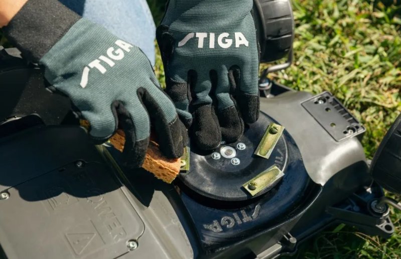 Příprava robotické sekačky na jaro