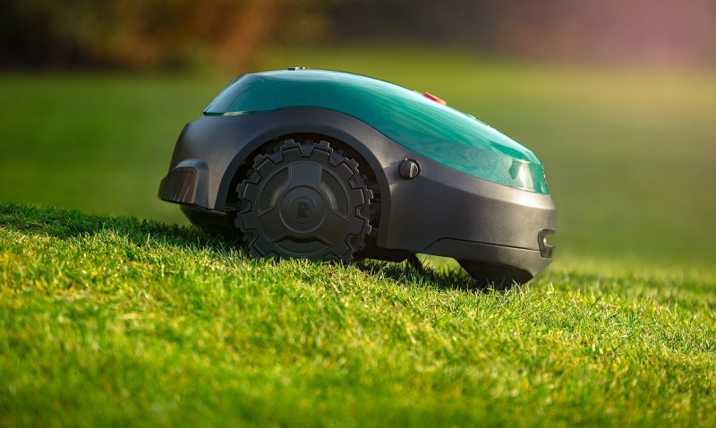 Příprava robotické sekačky na jaro