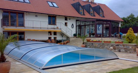 MONTplast CZ s.r.o.  je specialista na zastřešení bazénů